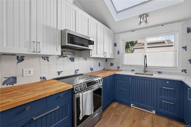 2 of 33 - 947 Caledonia Ave 8, Victoria, BC