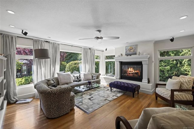 4 of 73 - 372 Crescent Rd W, Qualicum Beach, BC