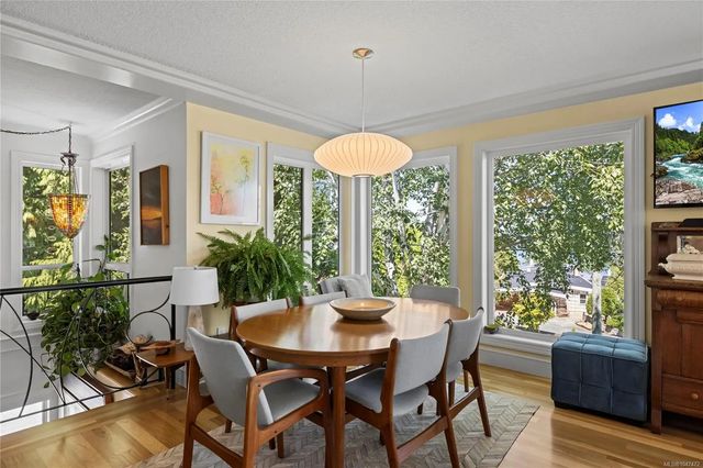 5 of 73 - 372 Crescent Rd W, Qualicum Beach, BC