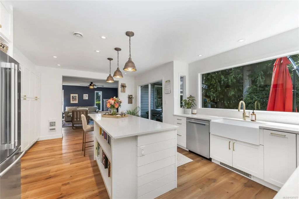 2146 Henlyn Dr, Sooke