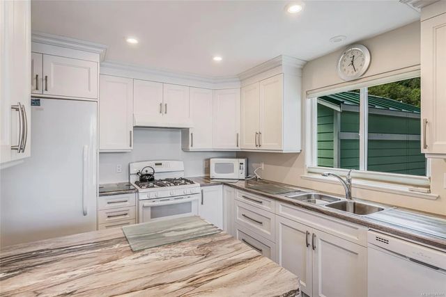 5 of 34 - 2270 South Lake Rd, Qualicum Beach, BC