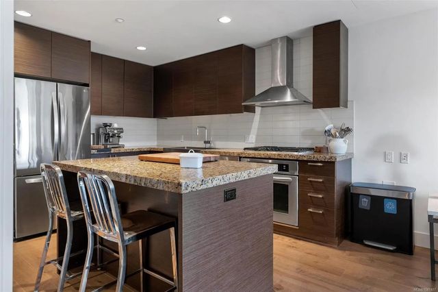 3 of 26 - 1400 Lynburne Pl 720, Langford, BC