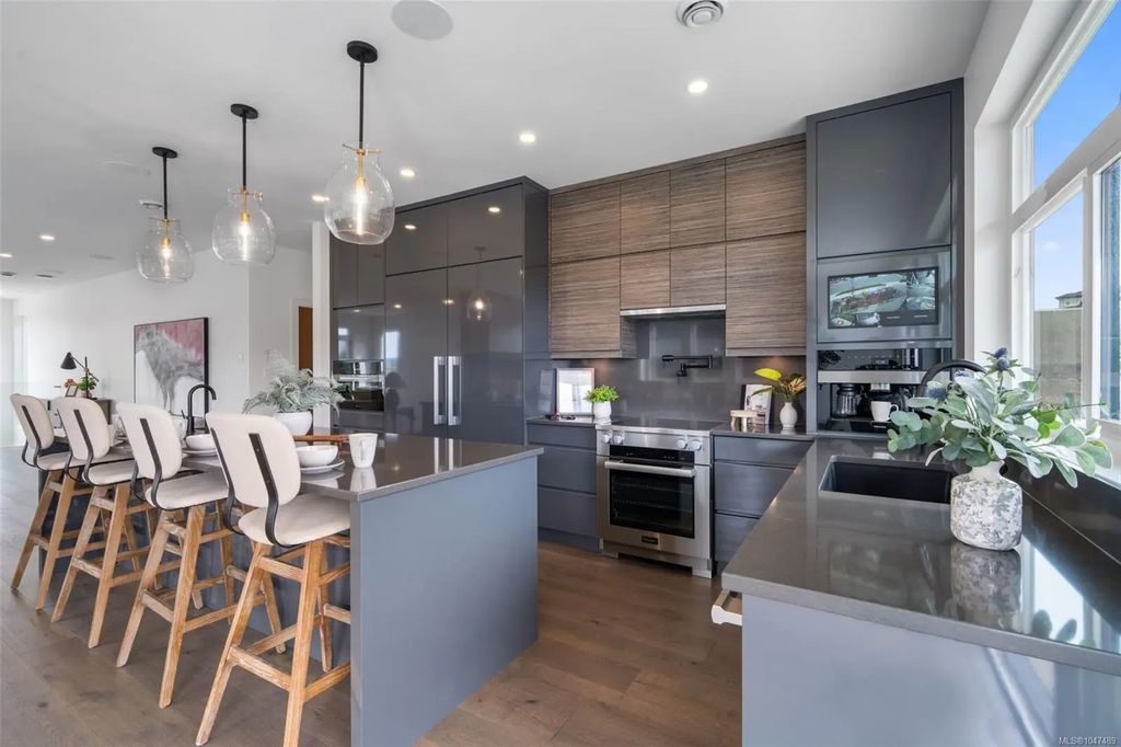 1221 Viewtop Rd, Duncan