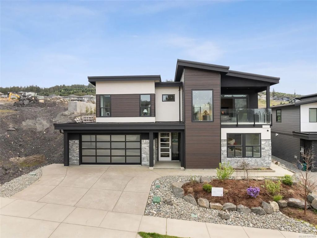1221 Viewtop Rd, Duncan