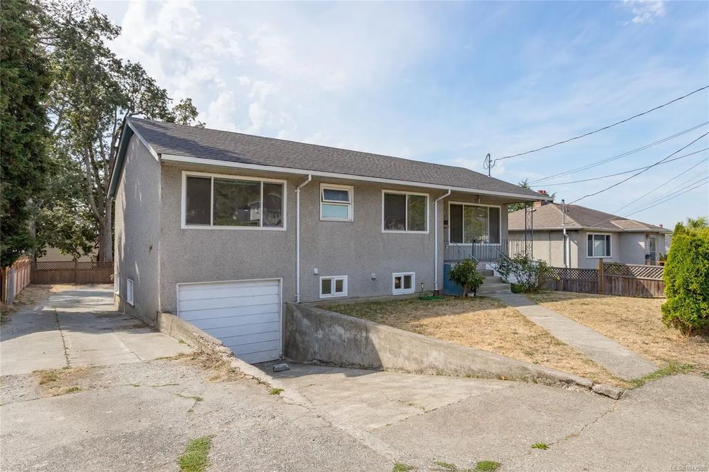 941 Mckenzie Ave, Saanich