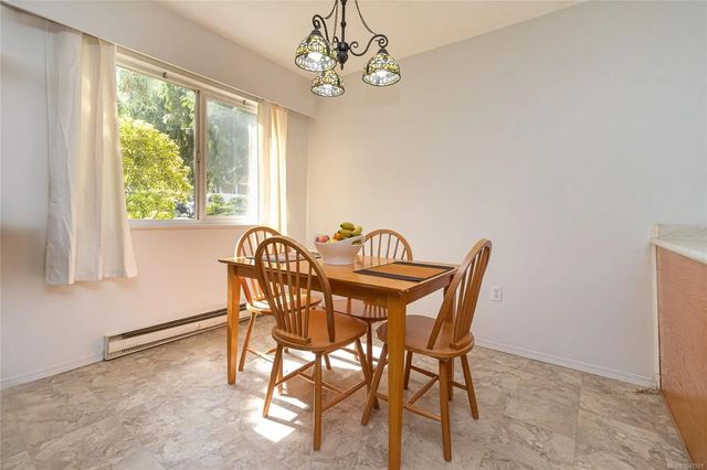 4 of 31 - 3244 Seaton St 102, Saanich, BC