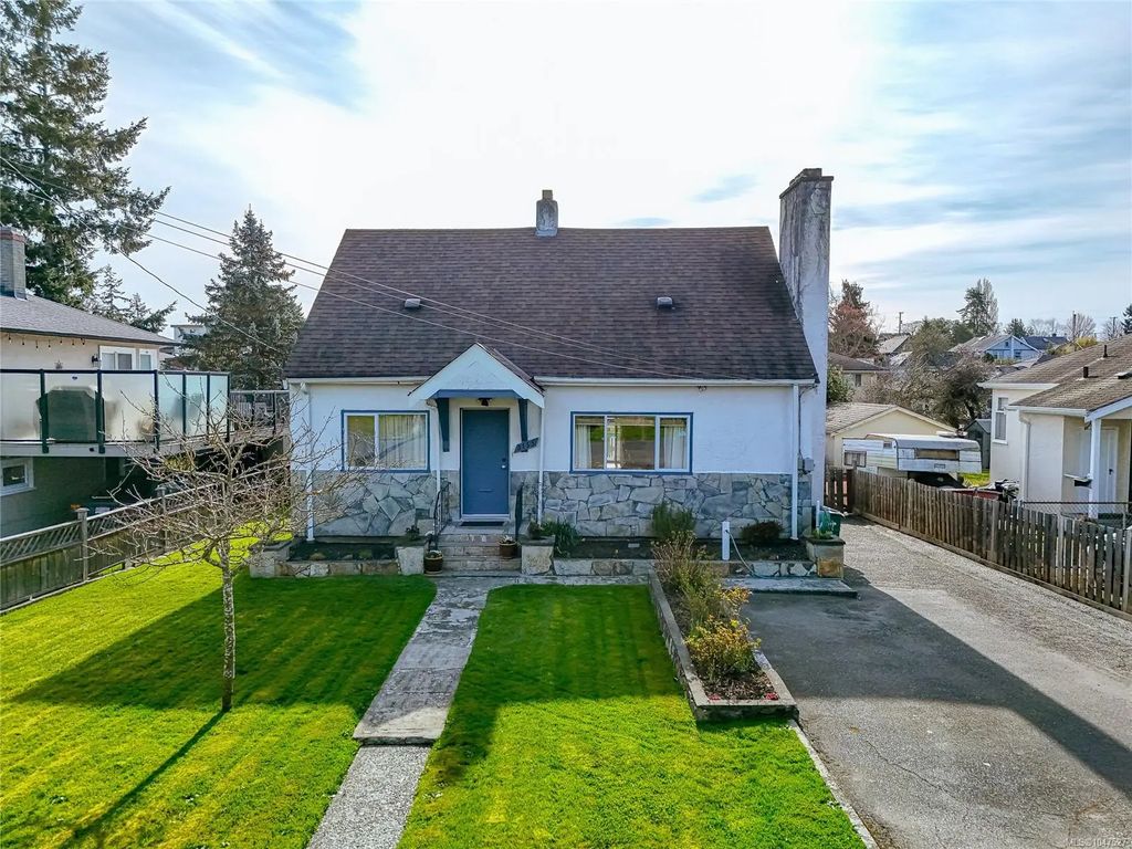 3155 Earl Grey St, Saanich