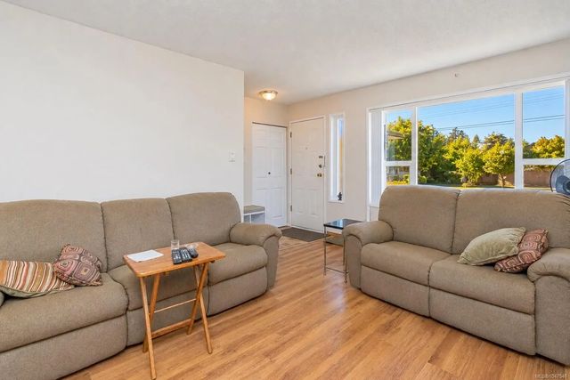 4 of 26 - 2562 Rosstown Rd, Nanaimo, BC