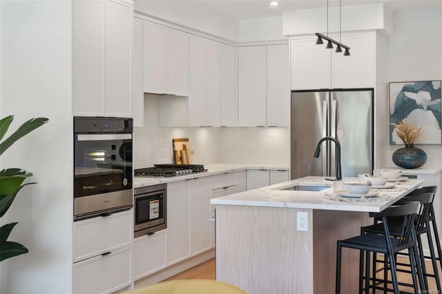 4 of 14 - 1810 Selenite Pl 107, Langford, BC
