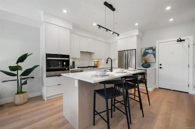 5 of 14 - 1810 Selenite Pl 107, Langford, BC