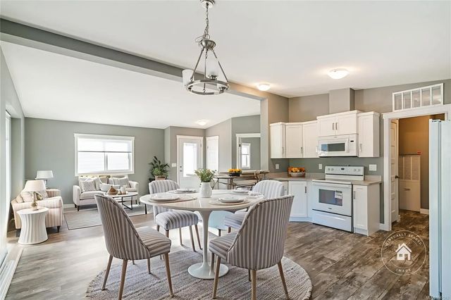 2 of 29 - 6325 Metral Dr 138, Nanaimo, BC