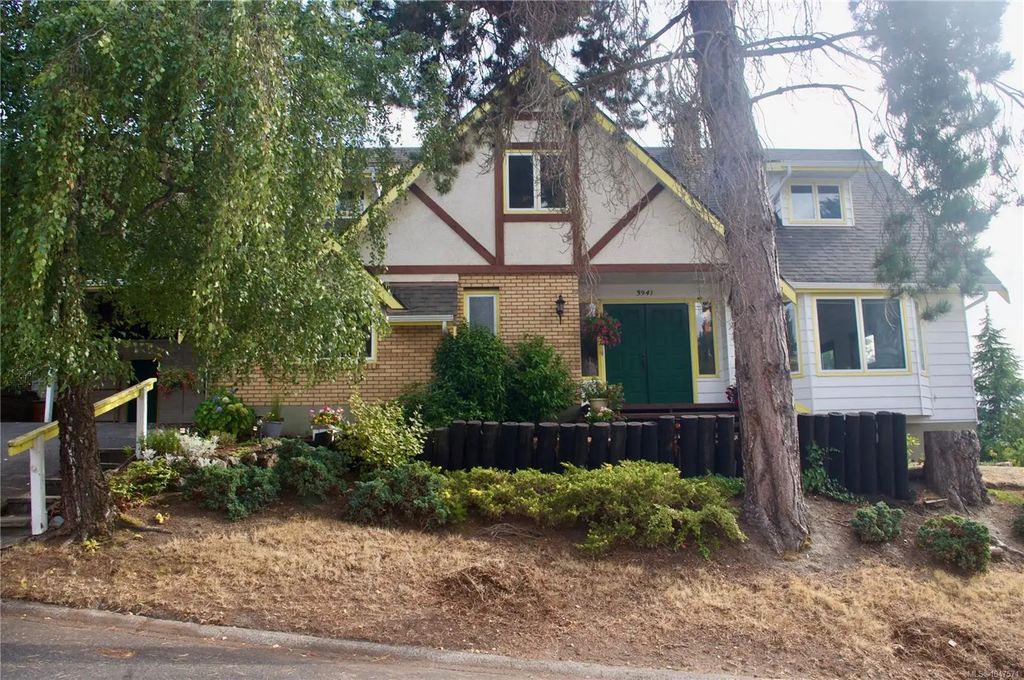 3941 Raymond St S, Saanich