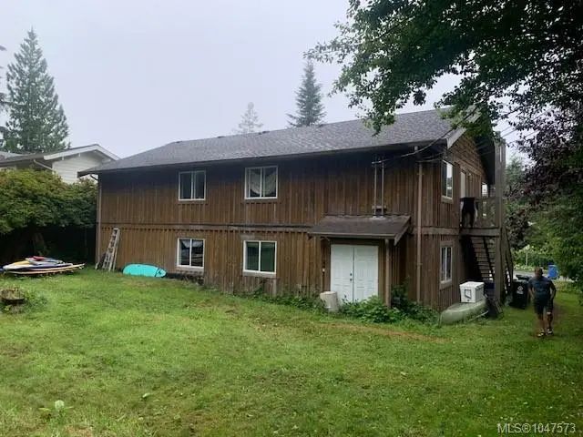 3 of 13 - 451 Neill St, Tofino, BC