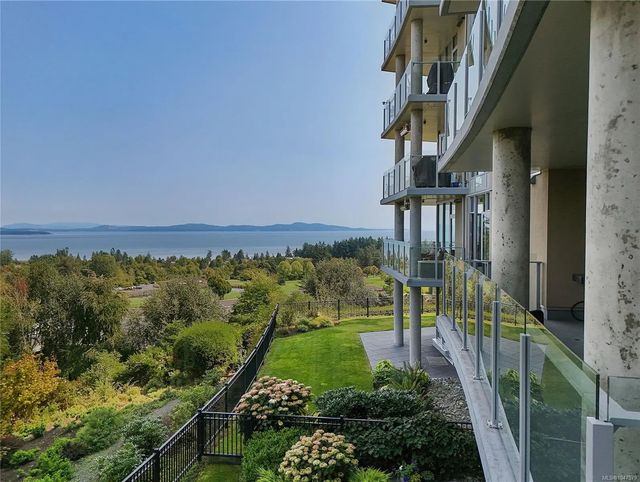 2 of 72 - 5388 Hill Rise Terr 202, Saanich, BC