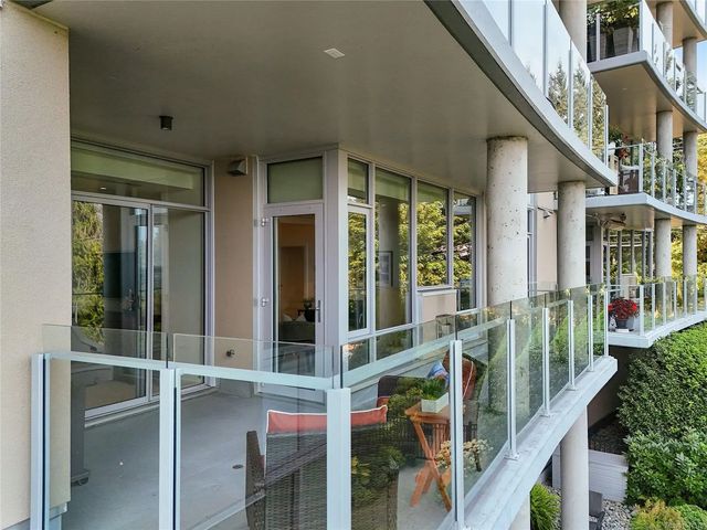 3 of 72 - 5388 Hill Rise Terr 202, Saanich, BC