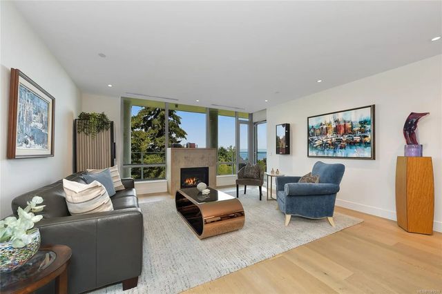 4 of 72 - 5388 Hill Rise Terr 202, Saanich, BC