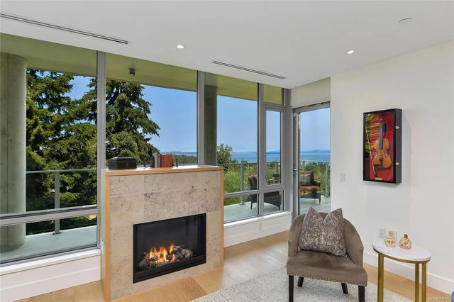 5 of 72 - 5388 Hill Rise Terr 202, Saanich, BC