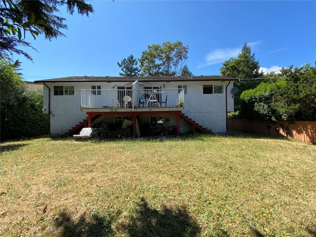 3995 Shelbourne St, Saanich