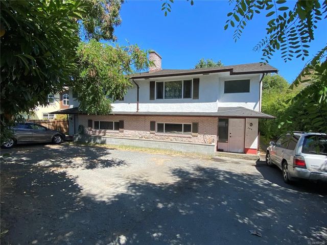 4 of 20 - 3995 Shelbourne St, Saanich, BC