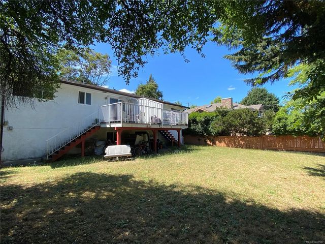 5 of 20 - 3995 Shelbourne St, Saanich, BC