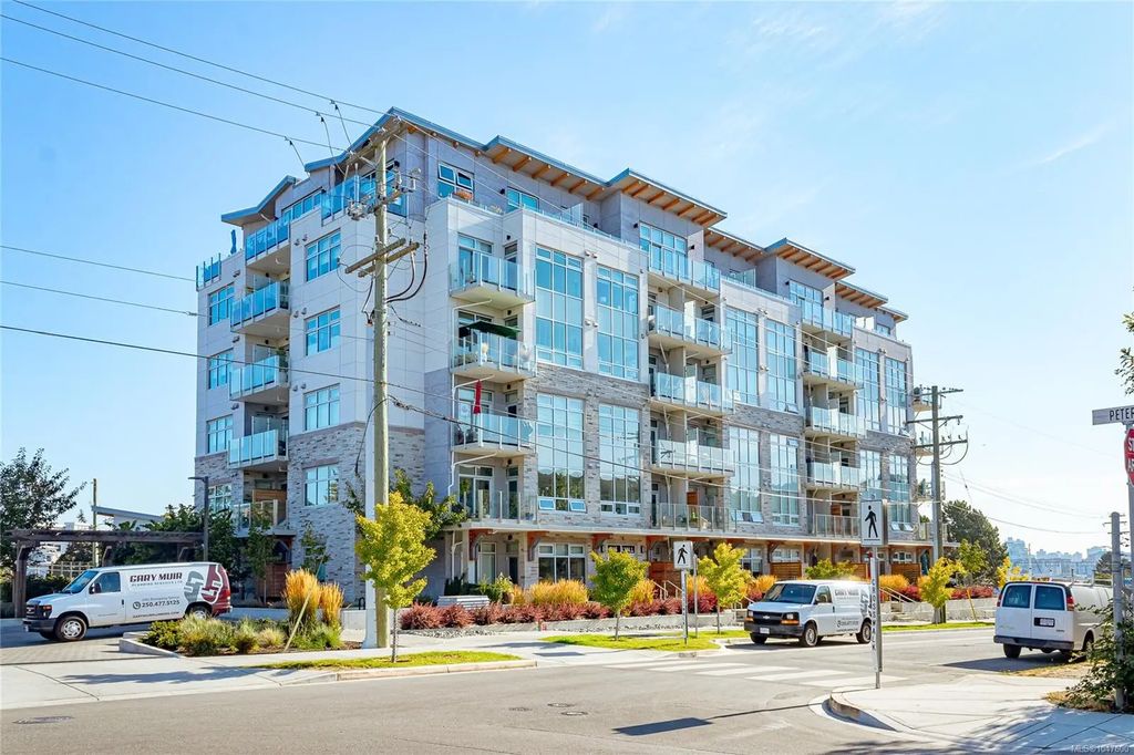 916 Lyall St 405, Esquimalt