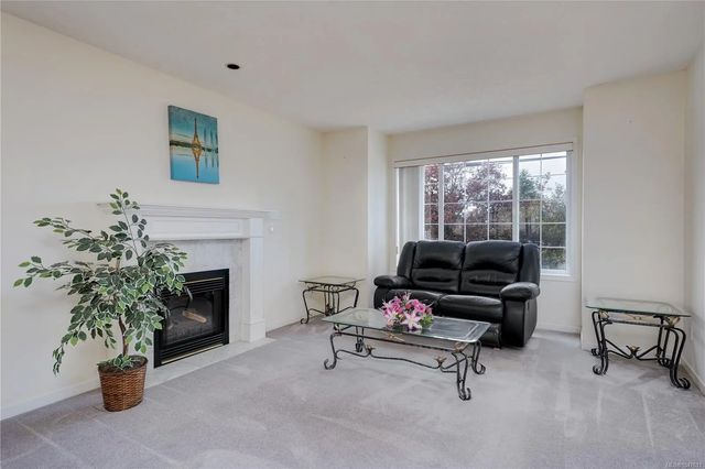 2 of 27 - 4005 Gordon Head Rd, Saanich, BC