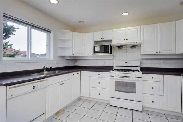 3 of 27 - 4005 Gordon Head Rd, Saanich, BC