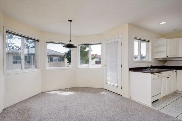 5 of 27 - 4005 Gordon Head Rd, Saanich, BC