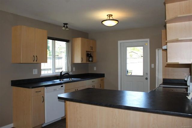 5 of 22 - 3381 Coniston Cres, Cumberland, BC