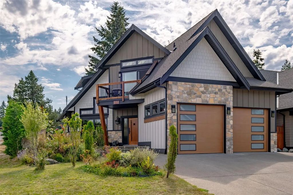 492 Cottage Dr, Qualicum Beach