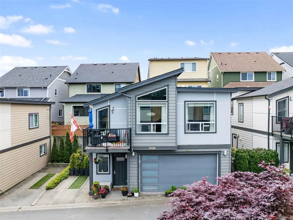 1005 Boeing Close, Langford