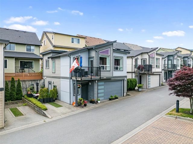 2 of 34 - 1005 Boeing Close, Langford, BC
