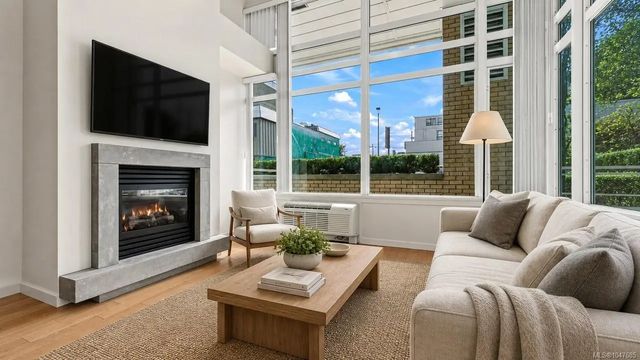 2 of 40 - 38 Front St 107, Nanaimo, BC