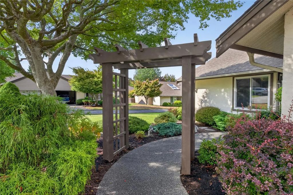 885 Berwick Rd S 1, Qualicum Beach
