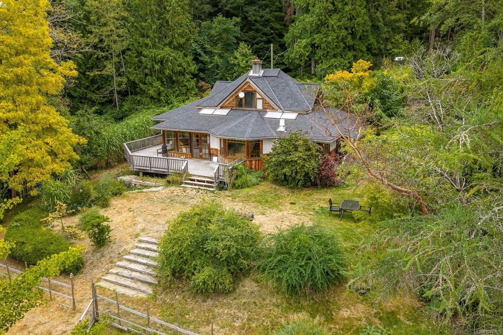 437 Chamadaska Way, Cortes Island