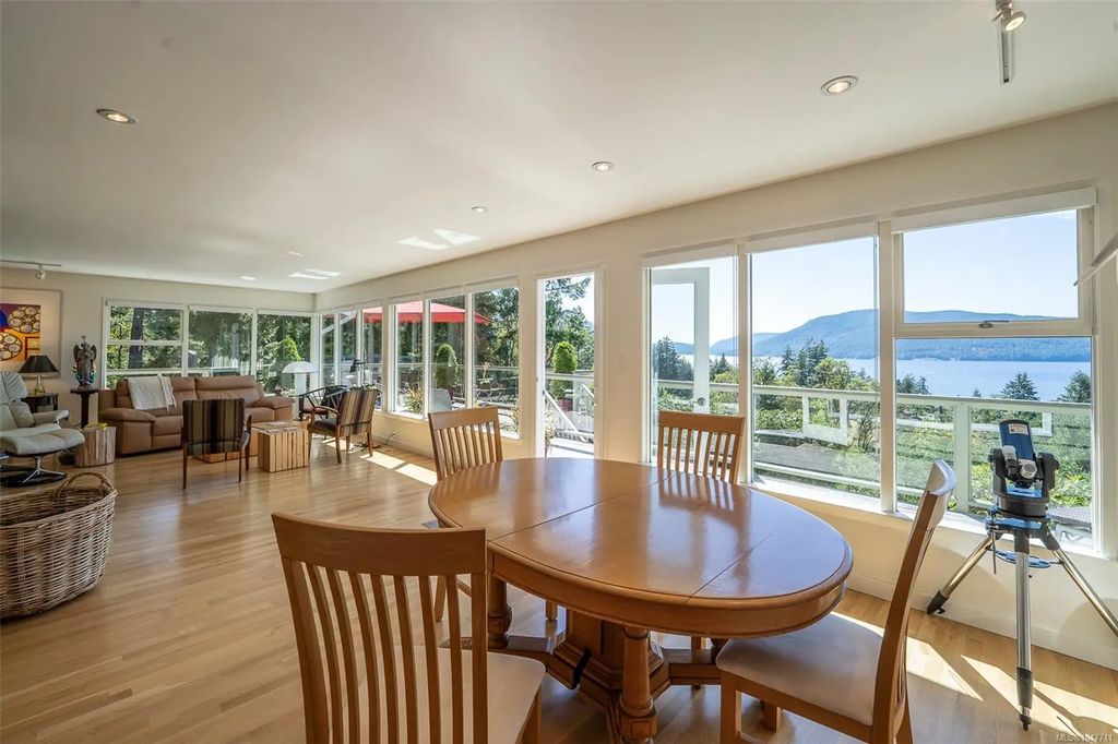 129 Sunset Dr, Salt Spring