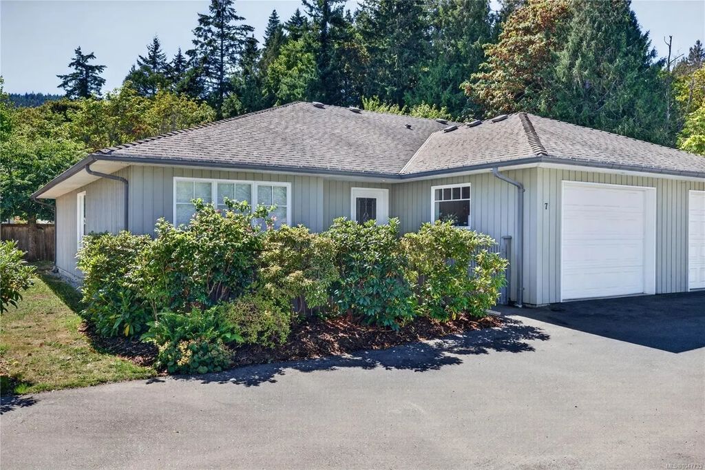 235 Park Dr 7, Salt Spring