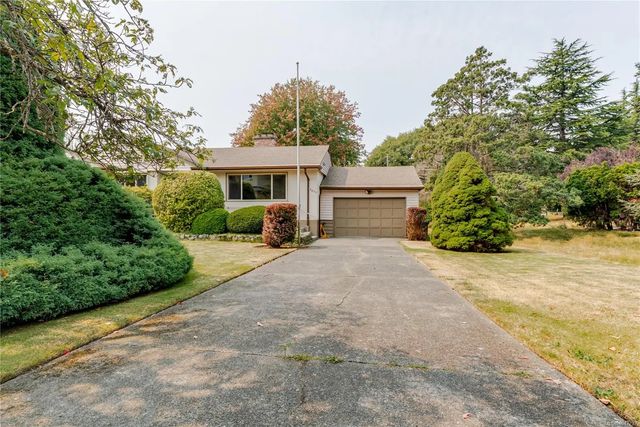 2 of 53 - 3278 Henderson Rd, Oak Bay, BC