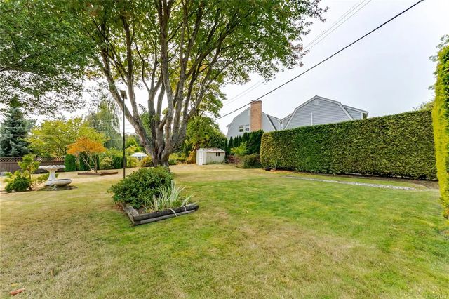 4 of 53 - 3278 Henderson Rd, Oak Bay, BC