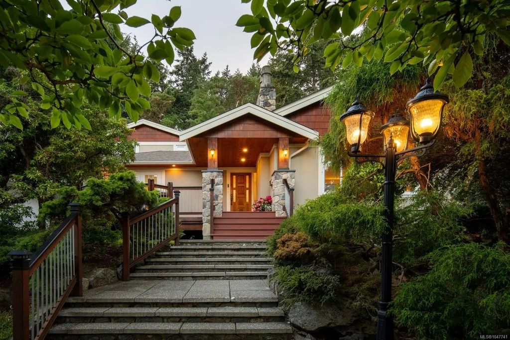 2229 Arbutus Rd E, Saanich