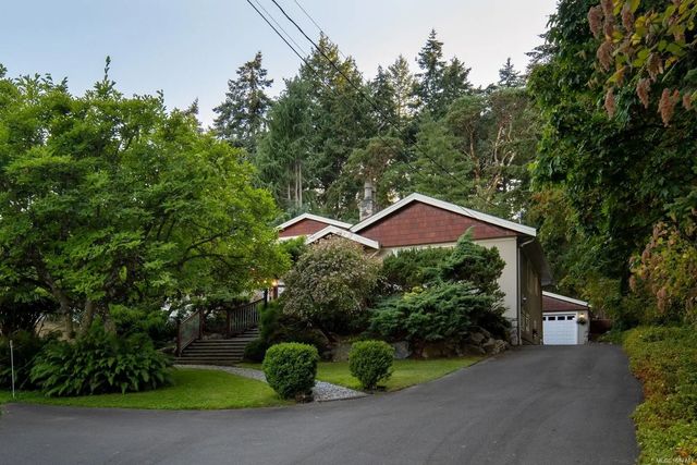 2 of 63 - 2229 Arbutus Rd E, Saanich, BC