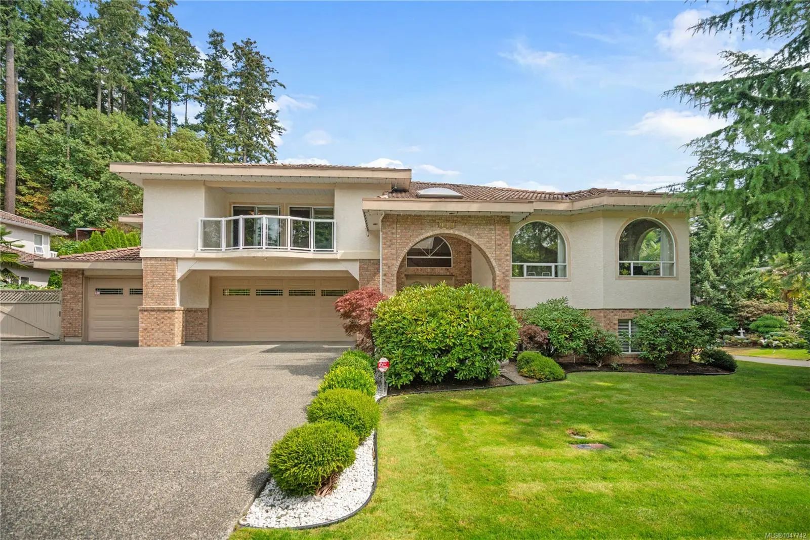 1047742, Residential, 948 Boulderwood Rise, Saanich, BC, , , V8Y 3G5