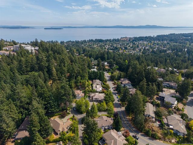 2 of 91 - 948 Boulderwood Rise, Saanich, BC