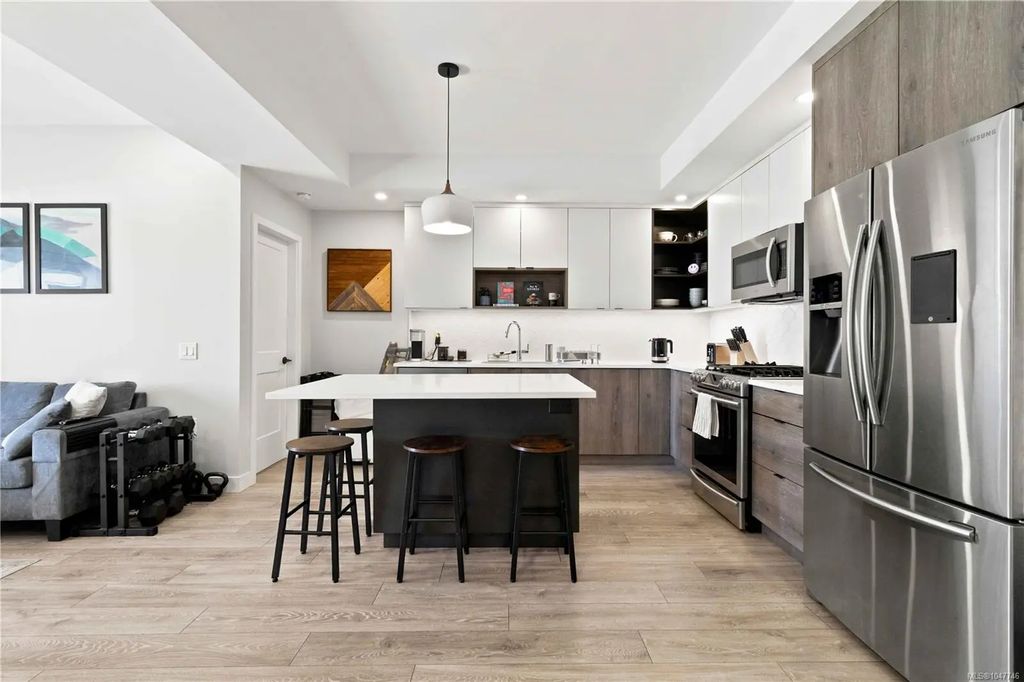 950 Whirlaway Cres 204, Langford