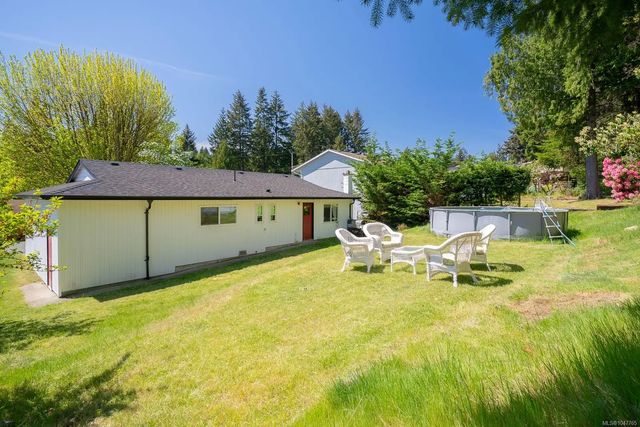 2 of 35 - 3716 Howden Dr, Nanaimo, BC