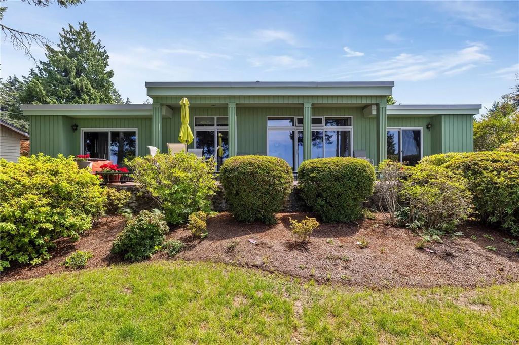 489 Bayview Terr, Qualicum Beach