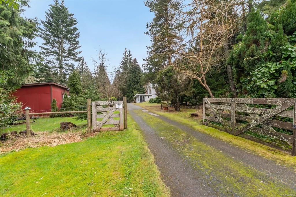 2371 Jingle Pot Rd, Nanaimo