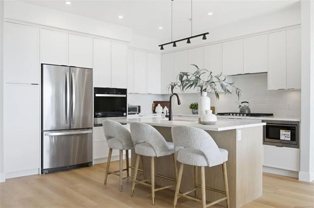 4 of 21 - 1810 Selenite Pl 401, Langford, BC