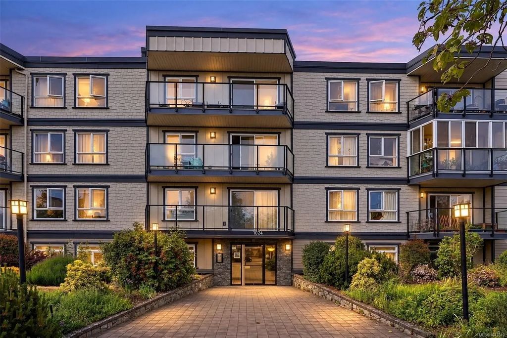 1024 Fairfield Rd 104, Victoria