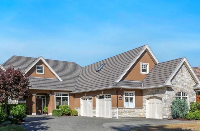 2 of 51 - 619 Crown Isle Dr, Courtenay, BC